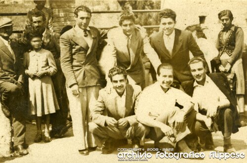 1947-foto-ricordo-di-amici-a